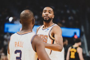 开云娱乐体育 -瓦伦西亚训练开放日；集结日手感冰凉引欢呼；NBA总决赛在即；球探报告显示潜力 