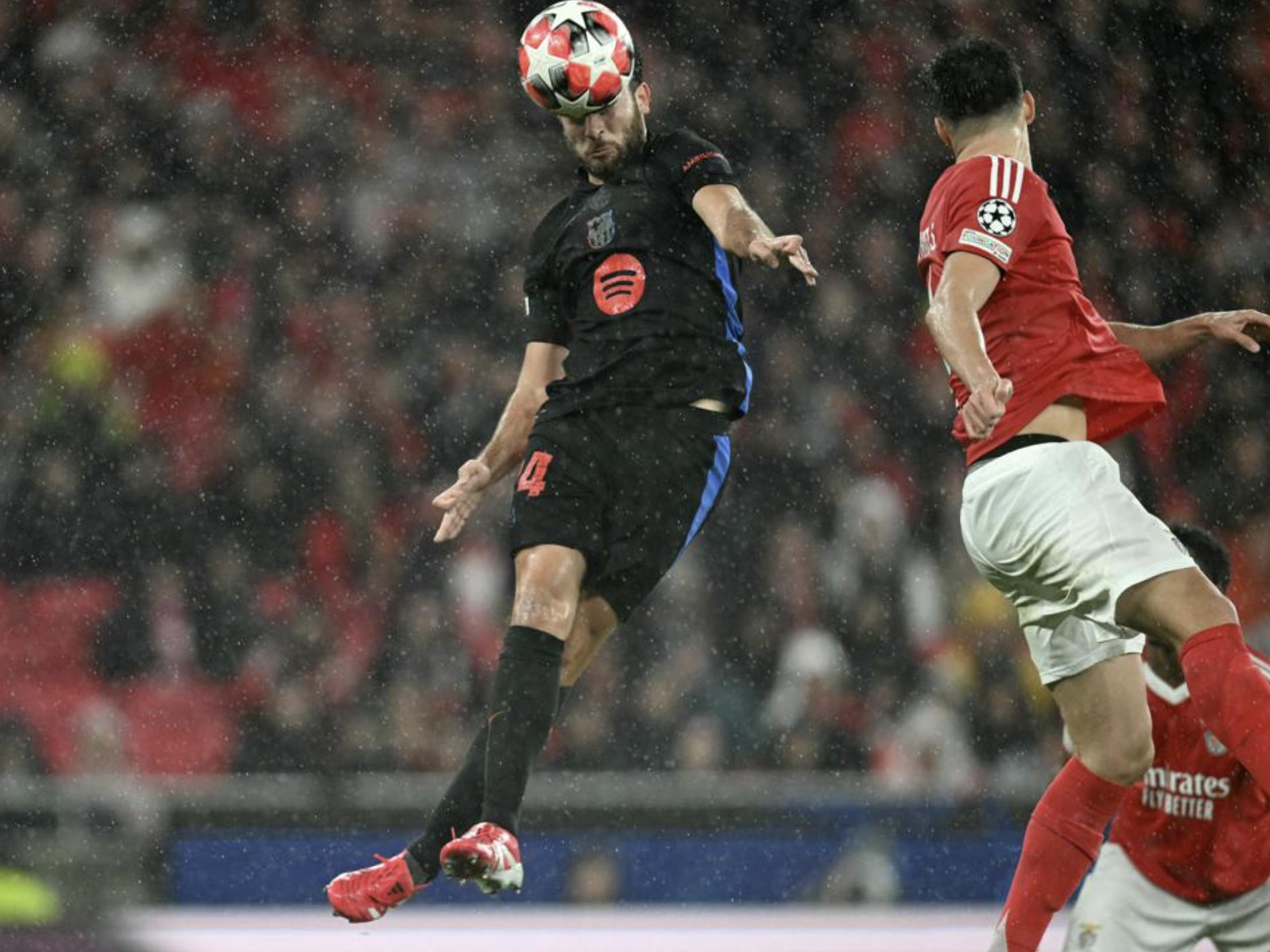 赛后本菲卡备战NBA总决赛,门线救险细节曝光,球迷炸锅,控场能力受关注(本菲卡比赛直播) 赛后本菲卡备战NBA总决赛,门线救险细节曝光,球迷炸锅,控场能力受关注(本菲卡比赛直播)