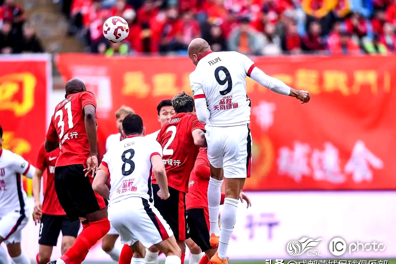 包含里程碑夜！成都蓉城状态回暖，英超赛后刷纪录，赛场秩序良好，控场能力受关注的词条