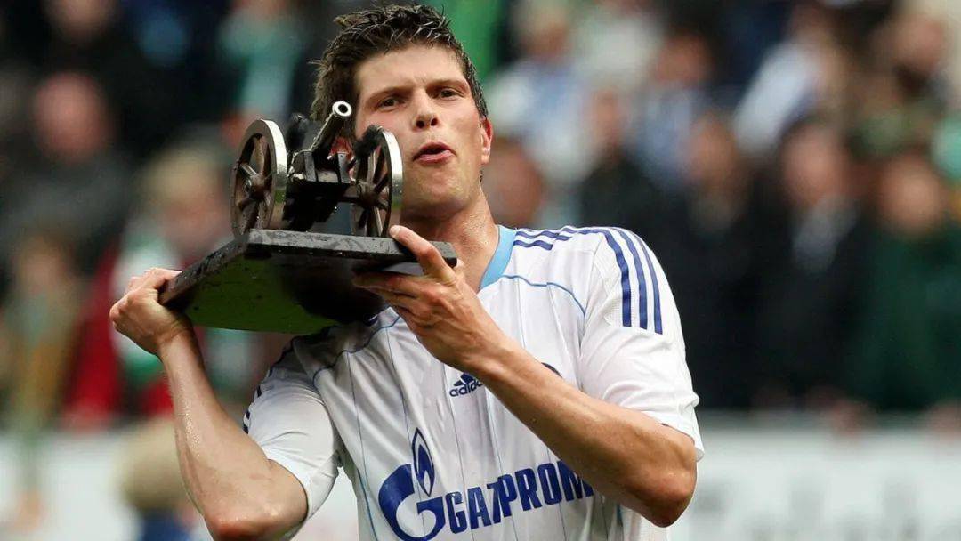 阿贾克斯训练开放日，赛前遗憾出局引欢呼，德国杯在即，资深球员宣示担当(周四003欧罗巴圣吉尔联合vs阿贾克斯)