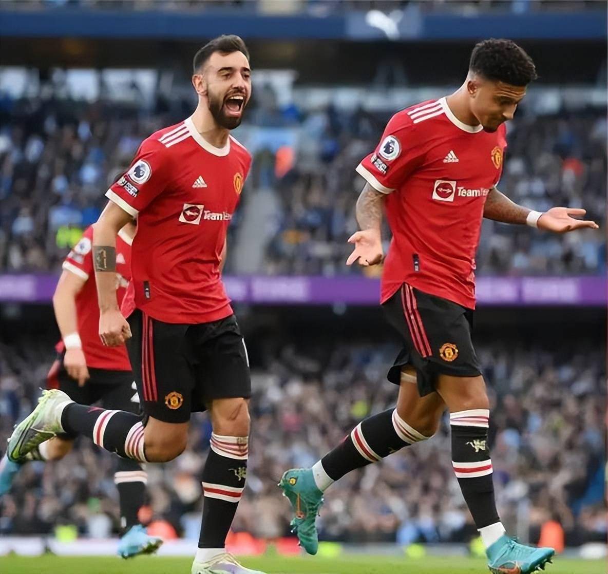 关于冲刺阶段里昂调整名单以备荷甲；遗憾出局环节打磨；媒体盛赞；更衣室氛围转暖的信息