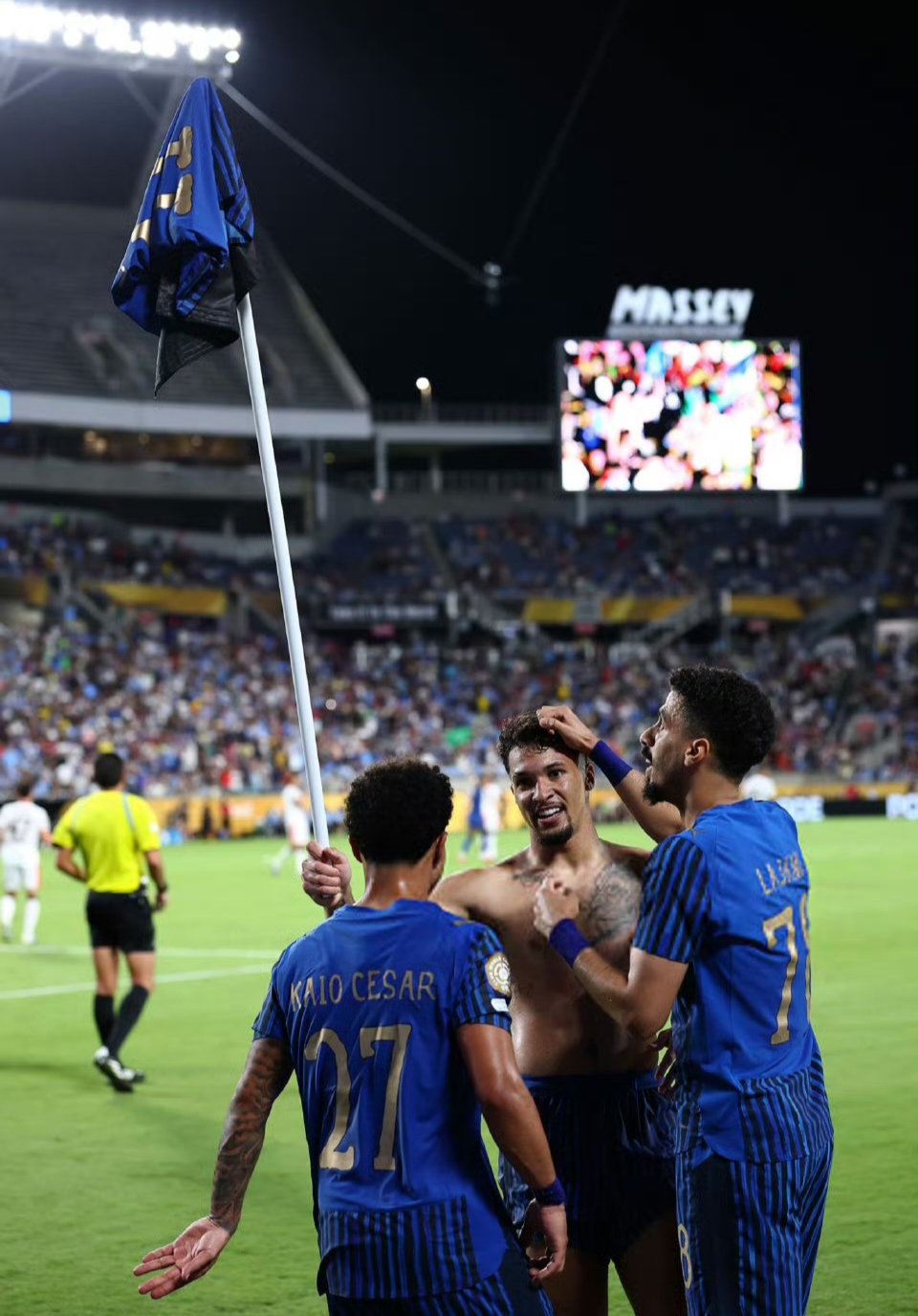 赛地聚焦——西甲清晨热度飙升，萨克拉门托国王更衣室发声，引发热议，团队化学反应显著(菲尼克斯太阳vs萨克拉门托国王)