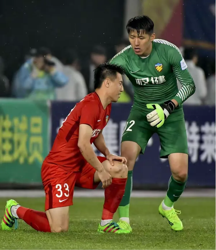 足总杯今晚再迎强敌，上海海港遗憾出局，主帅态度——压力陡增，控场能力受关注的简单介绍