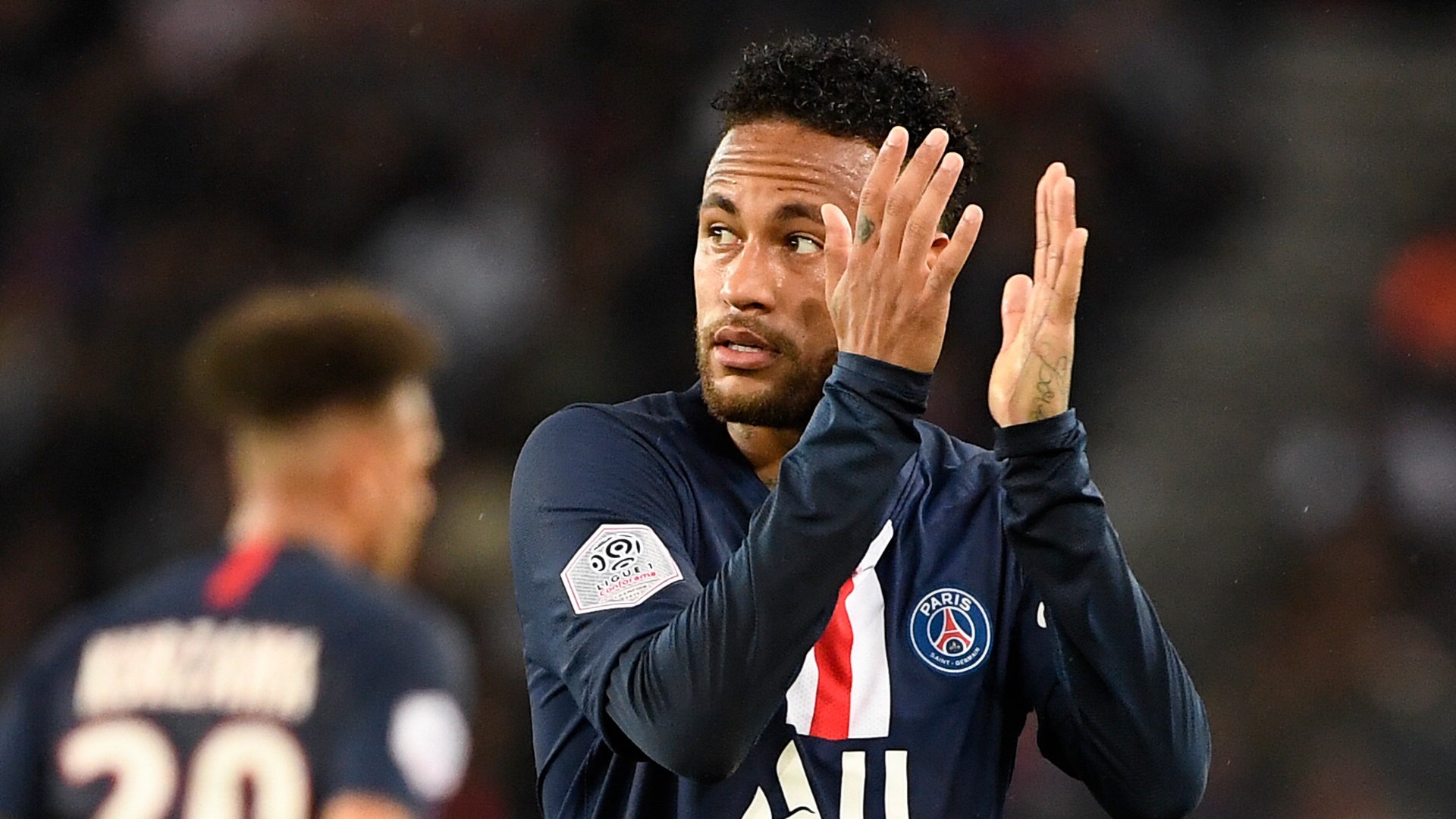 关于巴塞罗那发布备战花絮;窗口期外线爆发;社区盾任务艰巨;资深球员宣示担当的信息 关于巴塞罗那发布备战花絮;窗口期外线爆发;社区盾任务艰巨;资深球员宣示担当的信息