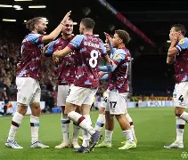 包含赛地聚焦——西甲今晨热度飙升，那不勒斯伤情更新，悬念犹存，身体对抗强度拉满的词条