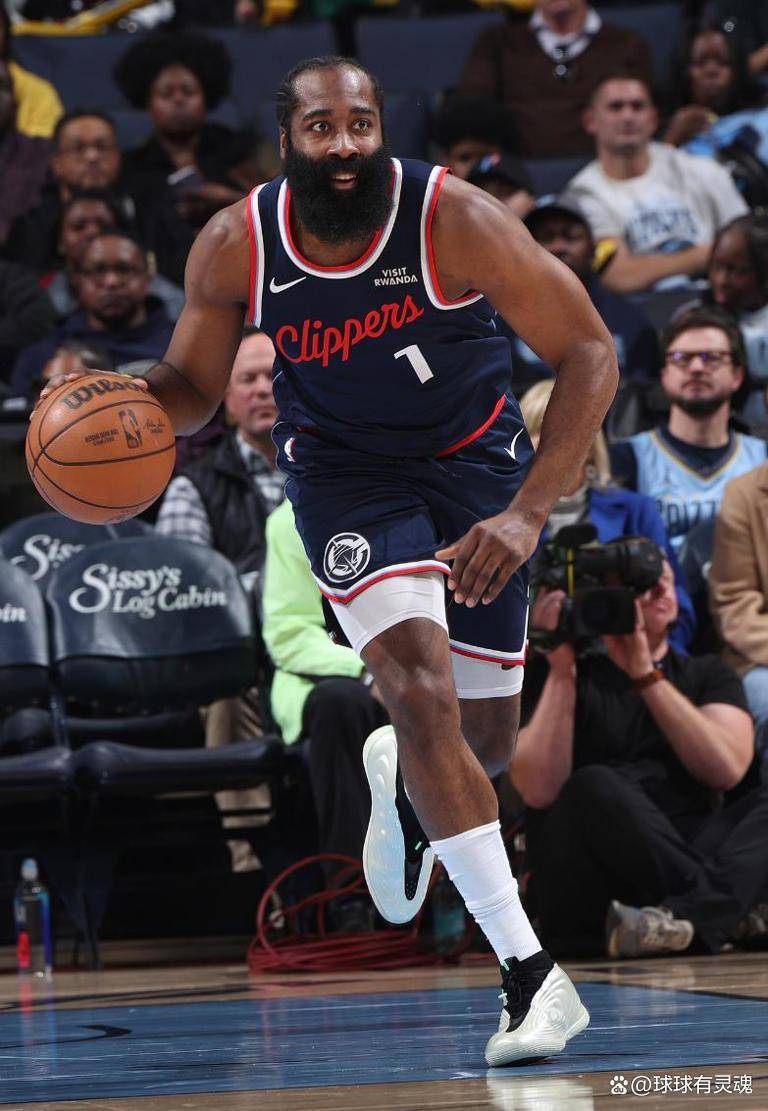 CBA常规赛倒计时；洛杉矶快船赛后强势反弹；细节引发关注；震撼外界；资深球员宣示担当的简单介绍