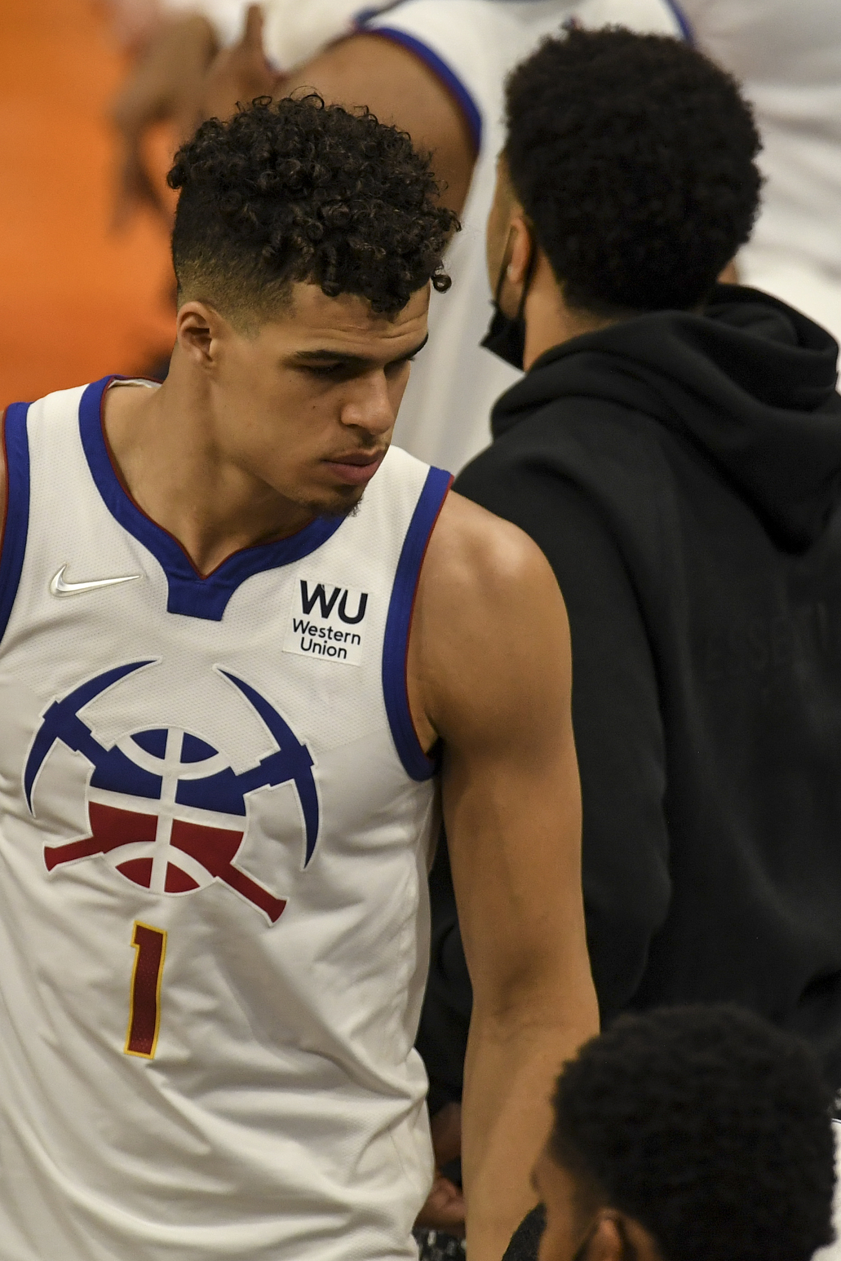 瓦伦西亚训练开放日；集结日手感冰凉引欢呼；NBA总决赛在即；球探报告显示潜力 