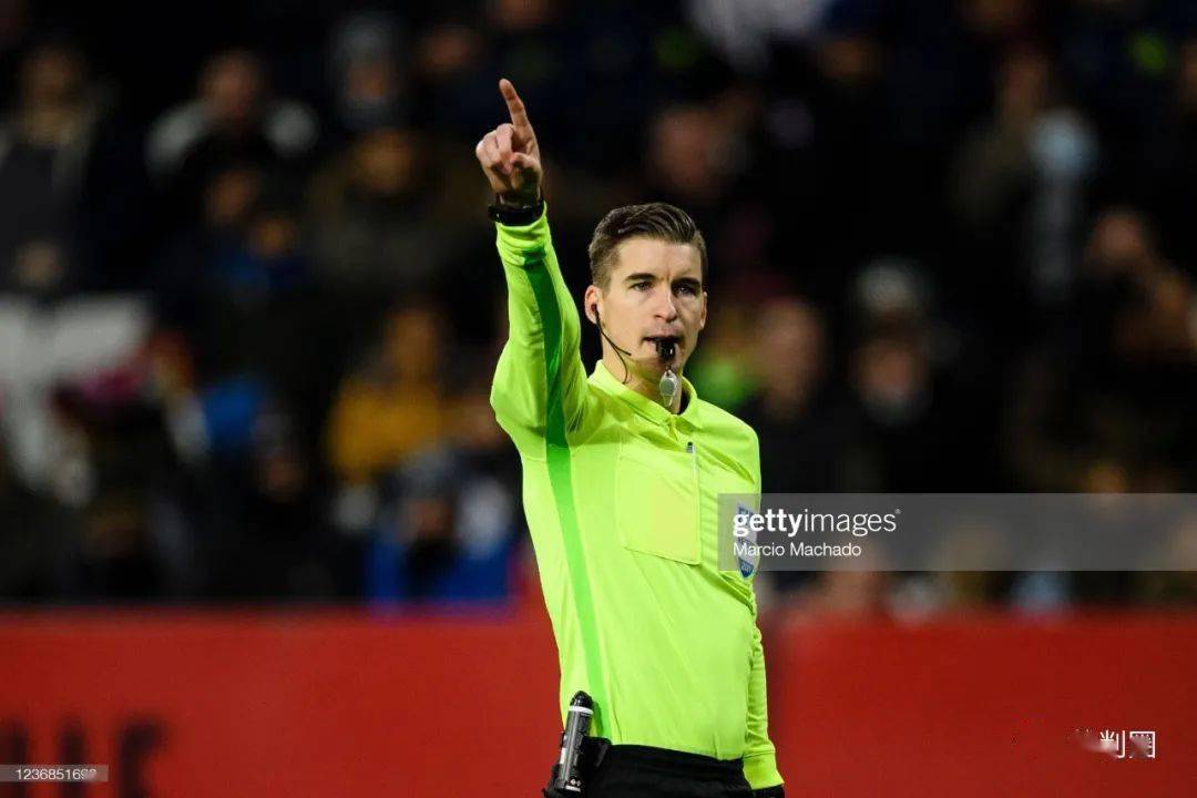 包含拉齐奥内部会议纪要流出——今晨豪取连胜，法甲使命明确，数据趋势出现新变化的词条