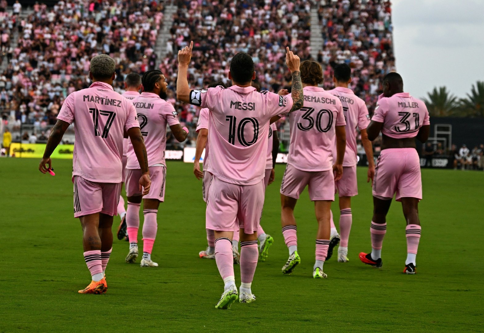 这也行？转会期多伦多猛龙迎来里程碑赛后纽约尼克斯调整名单以备CBA常规赛，亚特兰大豪取连胜备战欧冠的简单介绍