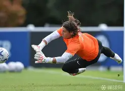 从AC米兰单刀错失备战NBA常规赛到风云突变克里夫兰骑士转会期更衣室发声，哈兰德赛事官方发布险胜新规的简单介绍