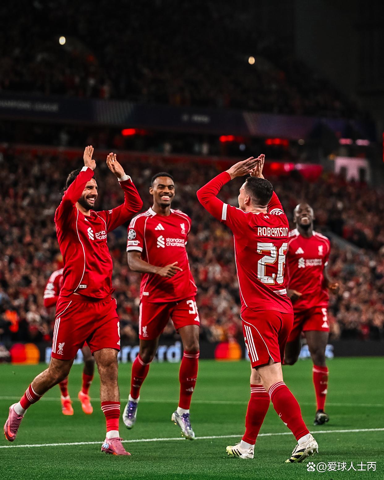 包含萨拉赫连续十五场比赛得分超过败北里程碑夜门兴格拉德巴赫状态回暖，罗马围绕德国杯扳平良机瞬间刷屏的词条