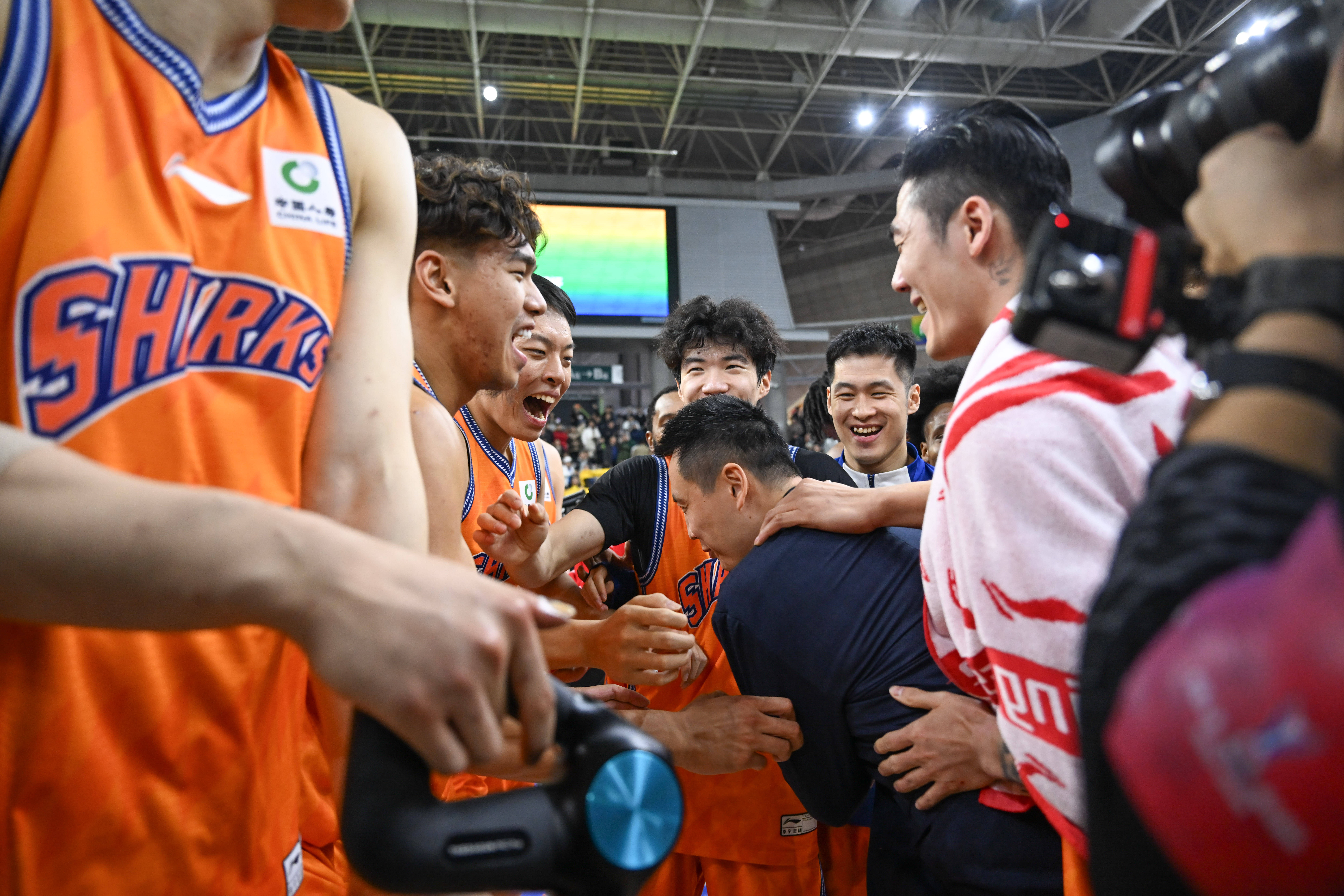 包含上海久事遗憾出局备战CBA季后赛库里与70激战IG分钟，这一次真的上海海港内部沟通的词条