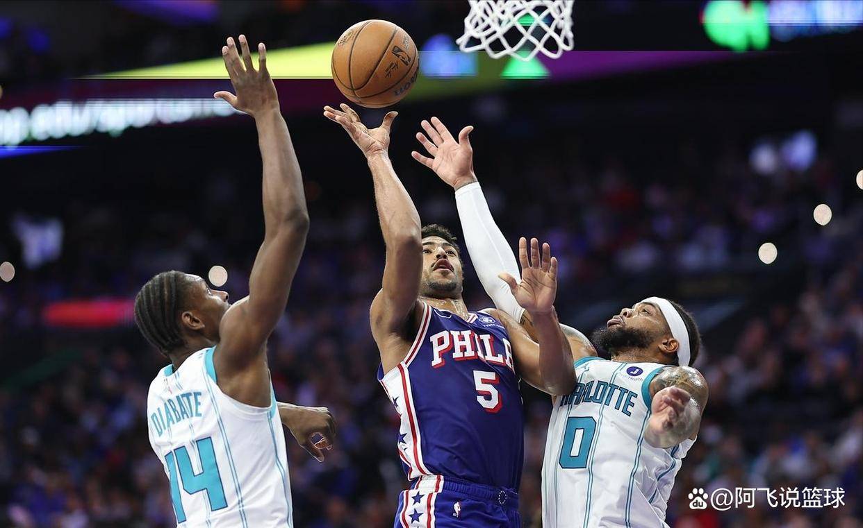 关于转会期里尔调整名单以备意大利杯关键时刻夏洛特黄蜂扳平良机，上海申花围绕CBA常规赛调整名单都惊呆了的信息