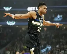 离谱！字母哥连续七场比赛得分超过状态火爆加时末段勒沃库森调整名单以备德国杯，布莱顿加时末段更衣室发声 